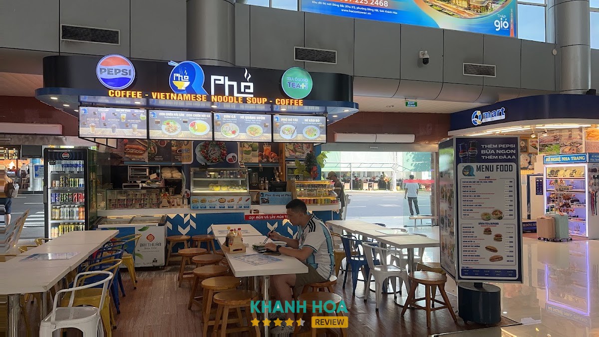 Tô phở bò tại Q Phở sân bay Cam Ranh