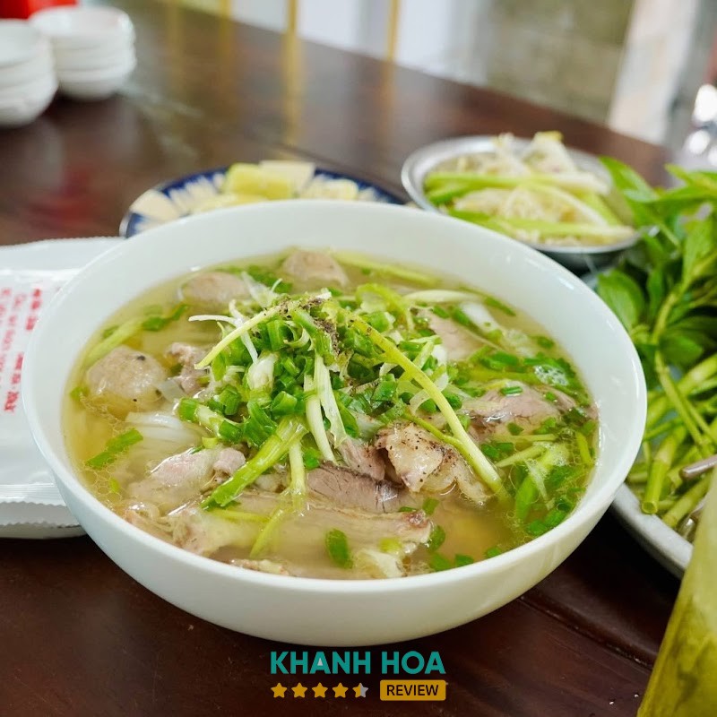 Tô phở tại Phở Nhỏ Cam Ranh