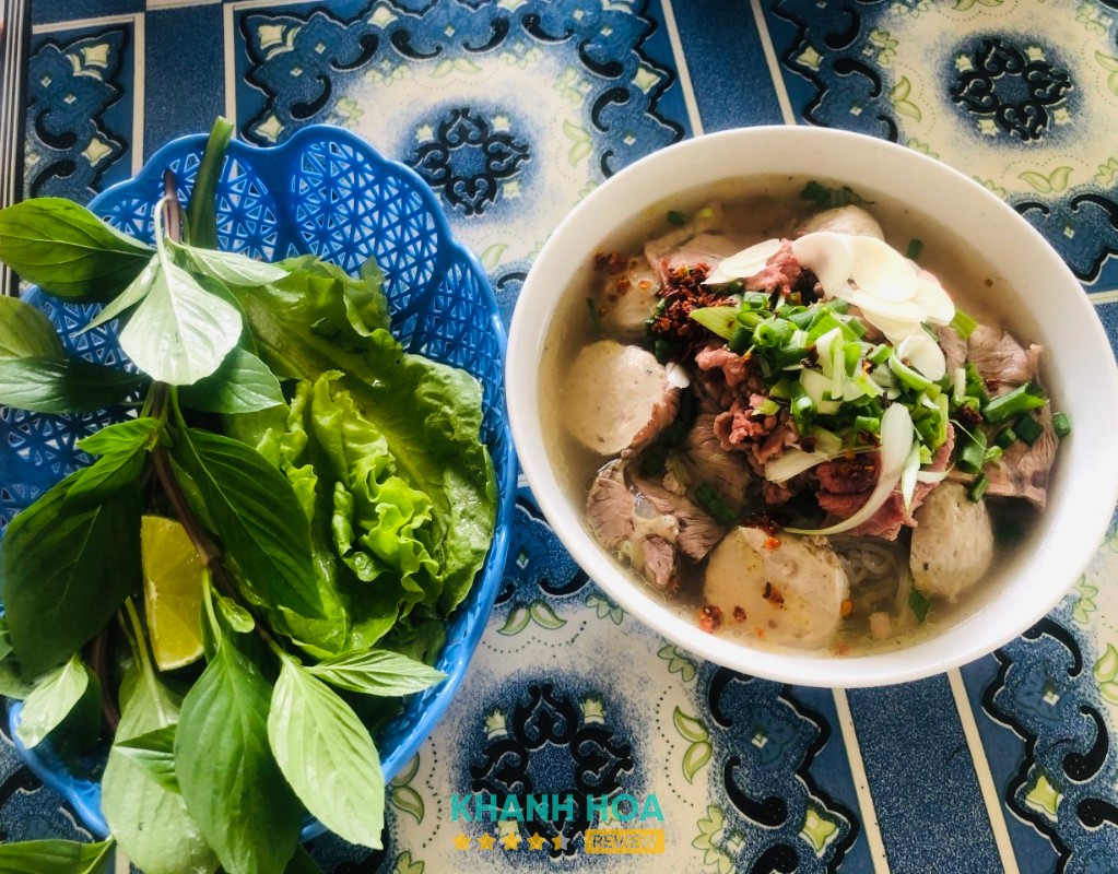 Quán Phở Thủy Tiên trên đường Lê Duẩn