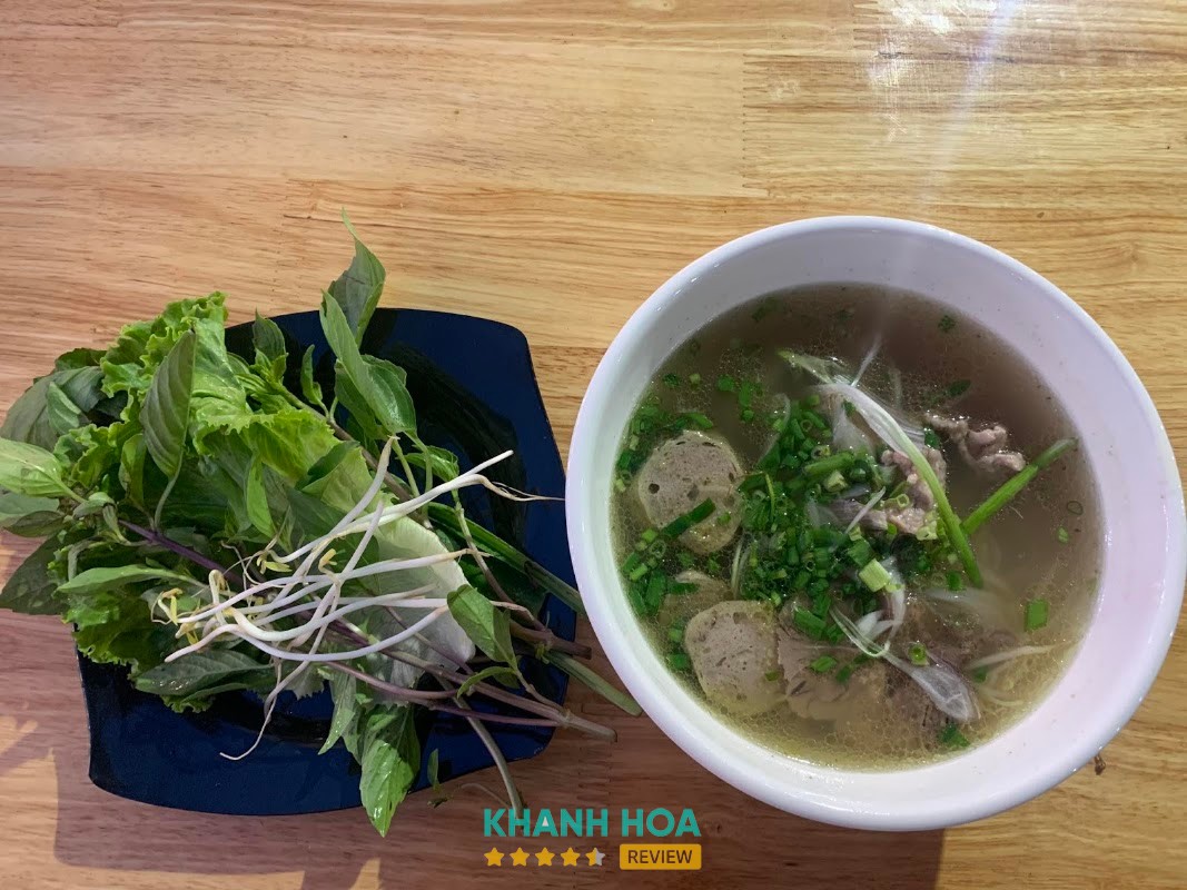 Không gian Quán Phở Thủy Tiên Cam Ranh