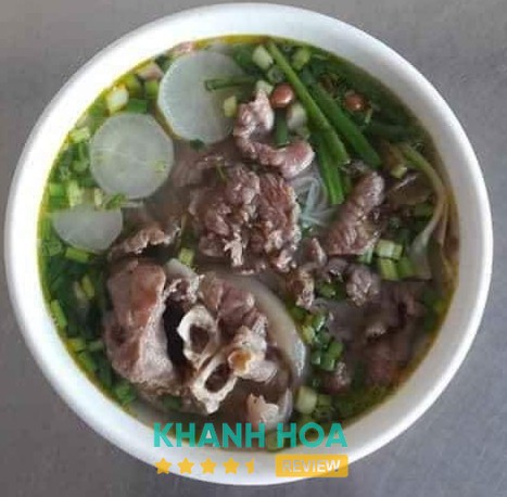 Tô phở tại Phở Bà Tám