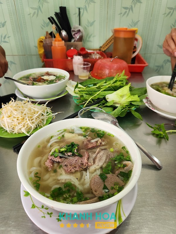 Tô phở tại Phở Bò Vi Phú