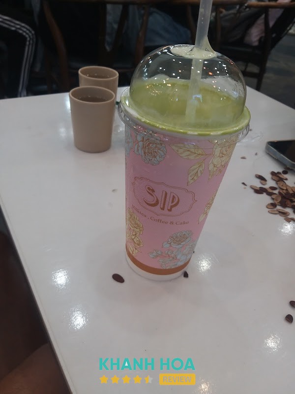 Bánh và đồ uống tại Sip Milktea