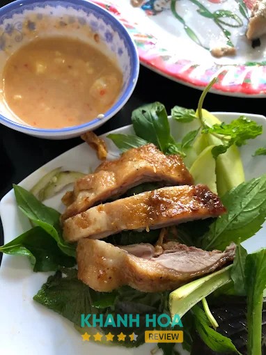 Không gian phục vụ tại Quán Vịt Cam Ranh