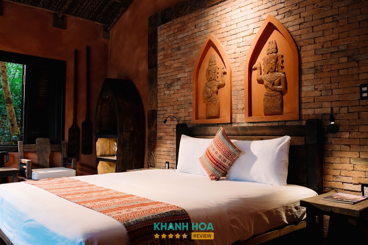 Bãi biển tại Hòn Ông Resort