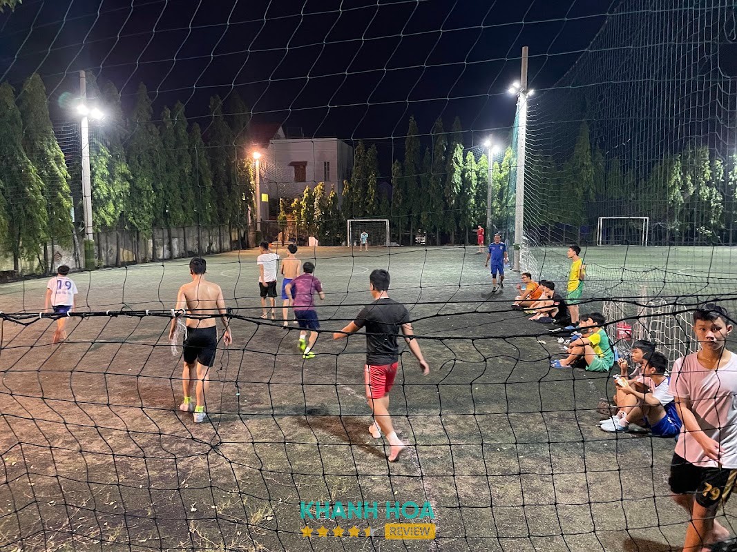 Sân Bóng Đá và Tennis Nguyên Khanh Cam Lâm