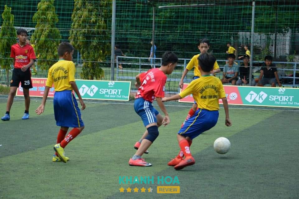 Sân Bóng Đá Hữu Thành hình ảnh 2