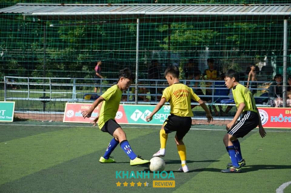 Sân Bóng Đá Hữu Thành hình ảnh 3