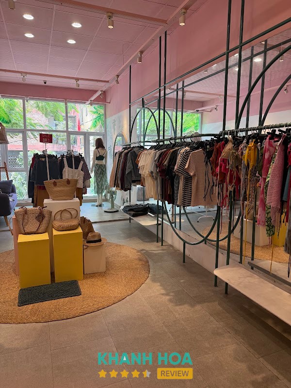 August Closet – hình ảnh 2