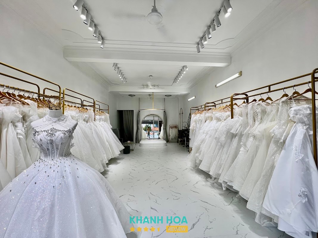 Không gian trang phục tại VING WEDDING STUDIO