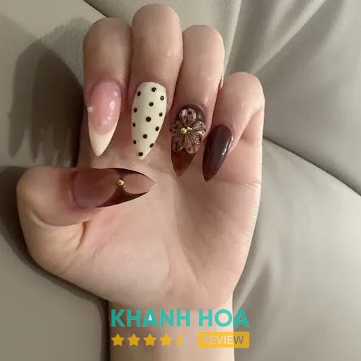 Vy Nails tại 191 Phạm Văn Đồng Cam Linh