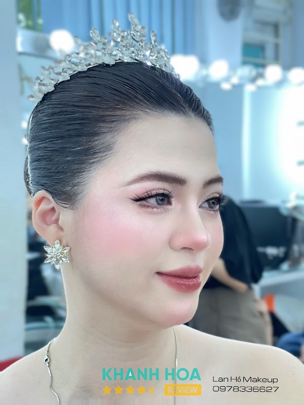 Lan Hồ Makeup Cam Ranh