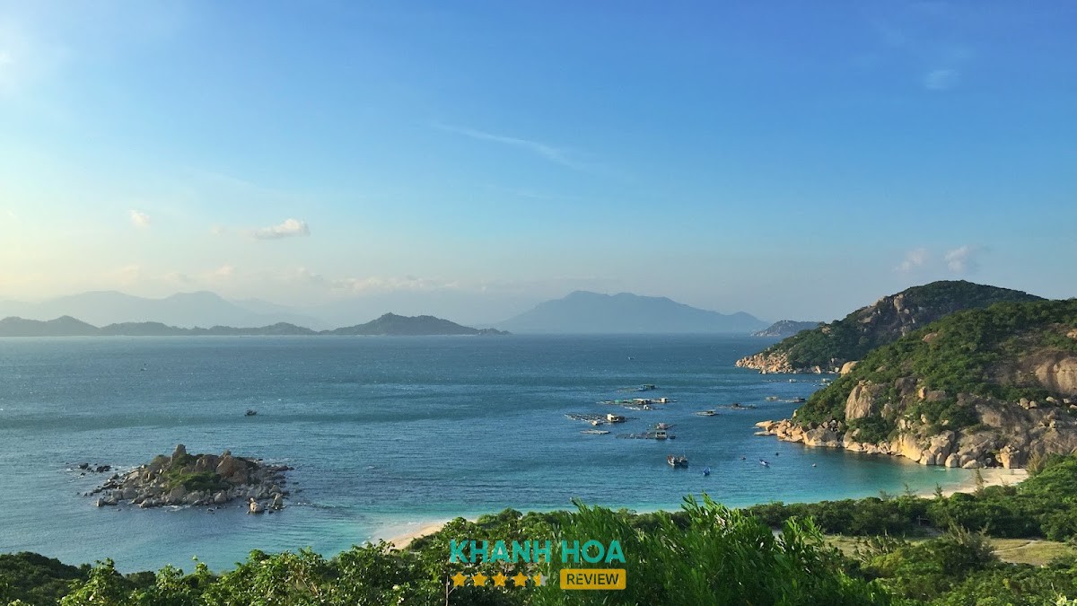 Bãi Biển Nhà Cũ Cam Ranh