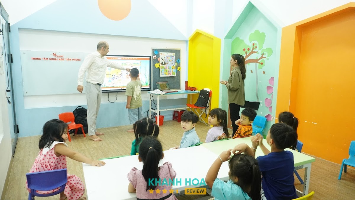 Trung tâm Ngoại ngữ Tiên Phong - Pioneer Language Center