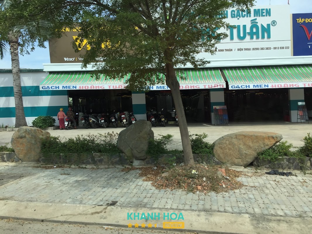 Gạch Men Hoàng Tuấn Showroom 2 Và Kho Hàng