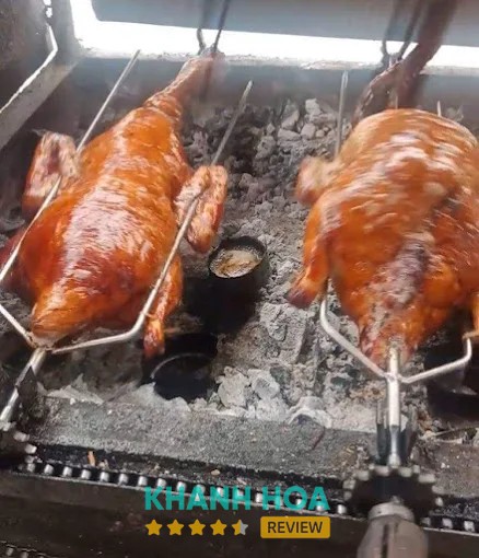 Vịt quay được chuẩn bị mang về tại Hoàng Phi